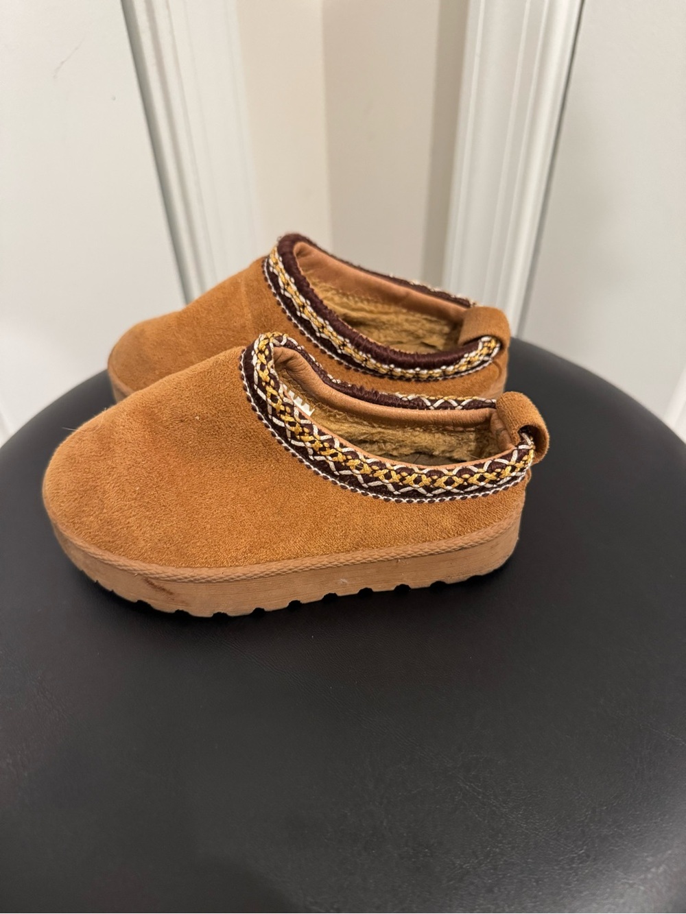 Mudd Kids Cozy Slip-On Shoes in Chestnut Brown size 7 M
